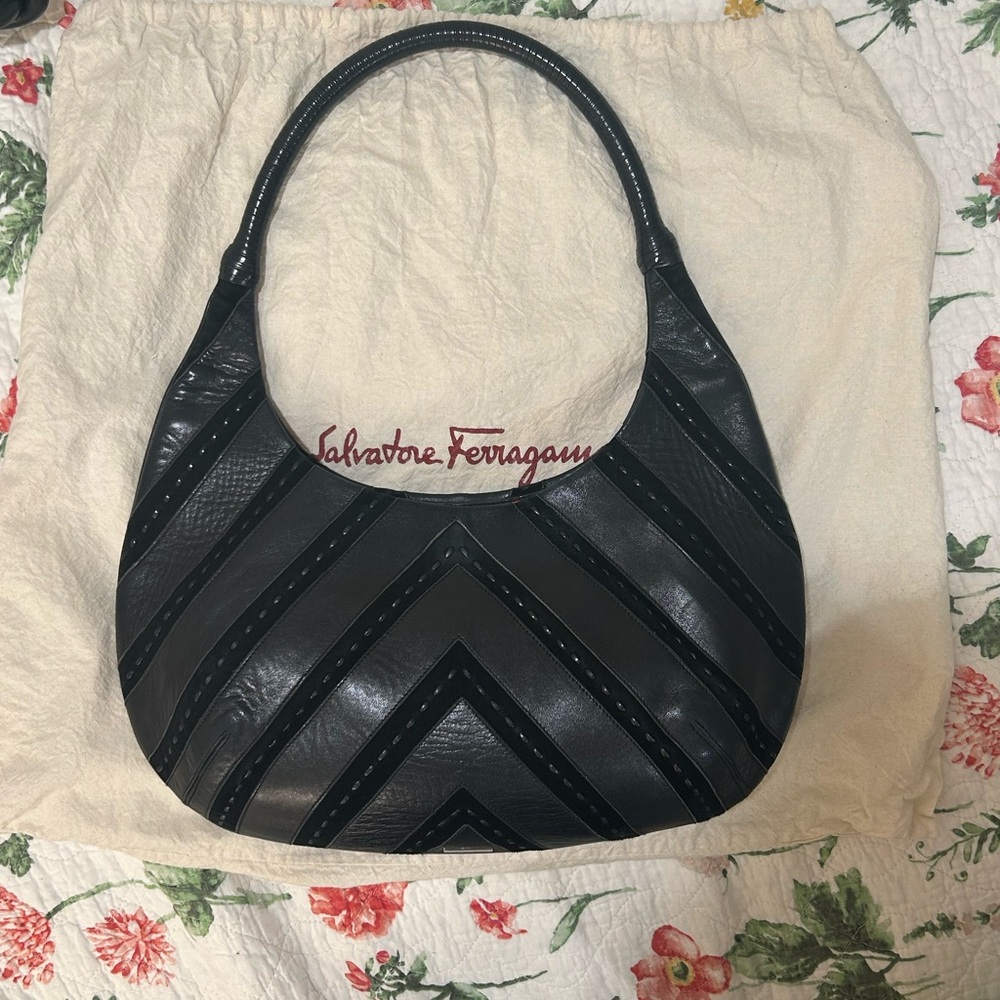 Salvatore Ferragamo leather and suede hobo shoulder bag - Picture 4 of 9